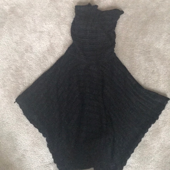 Poncho - Picture 3 of 3